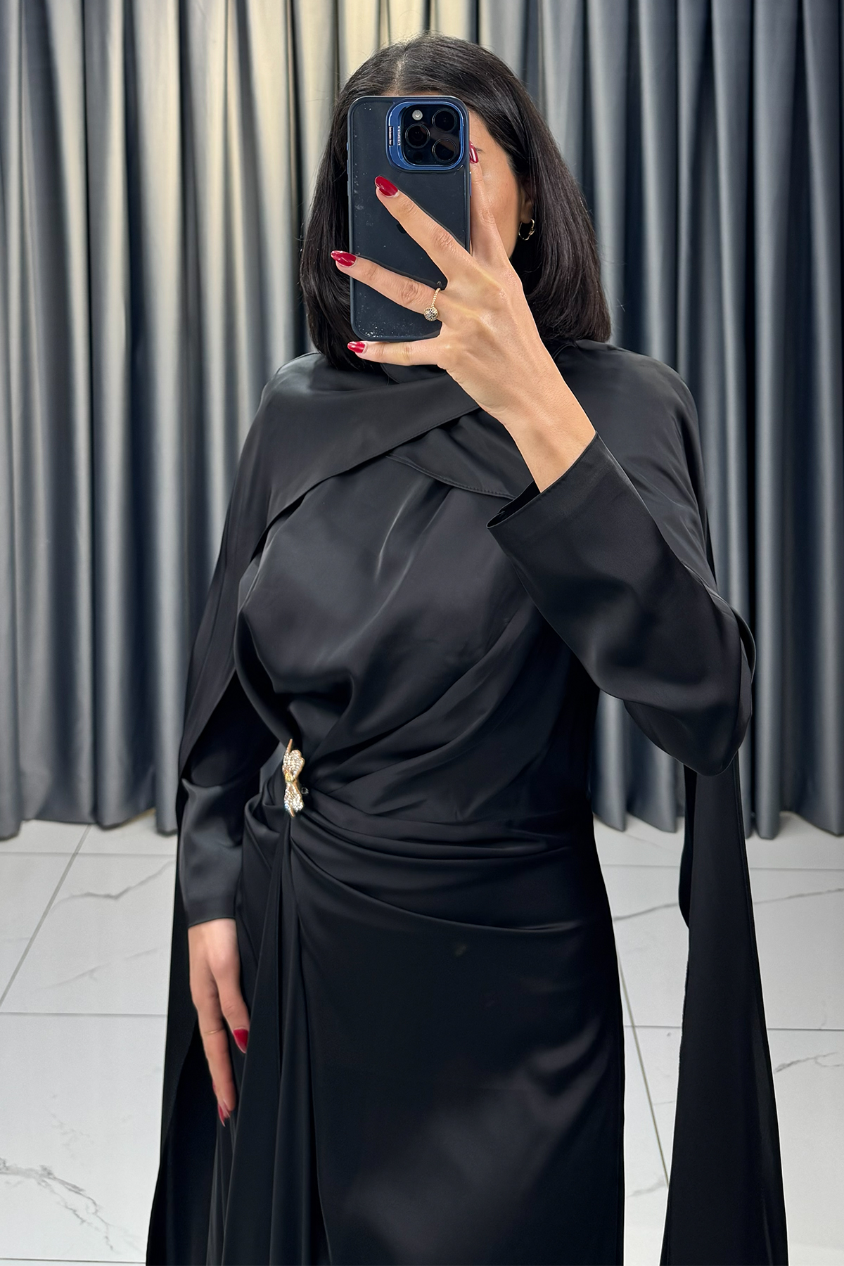 Aksesuar Detaylı Pelerinli Belden Oturtmalı Abiye Siyah - Görsel 2