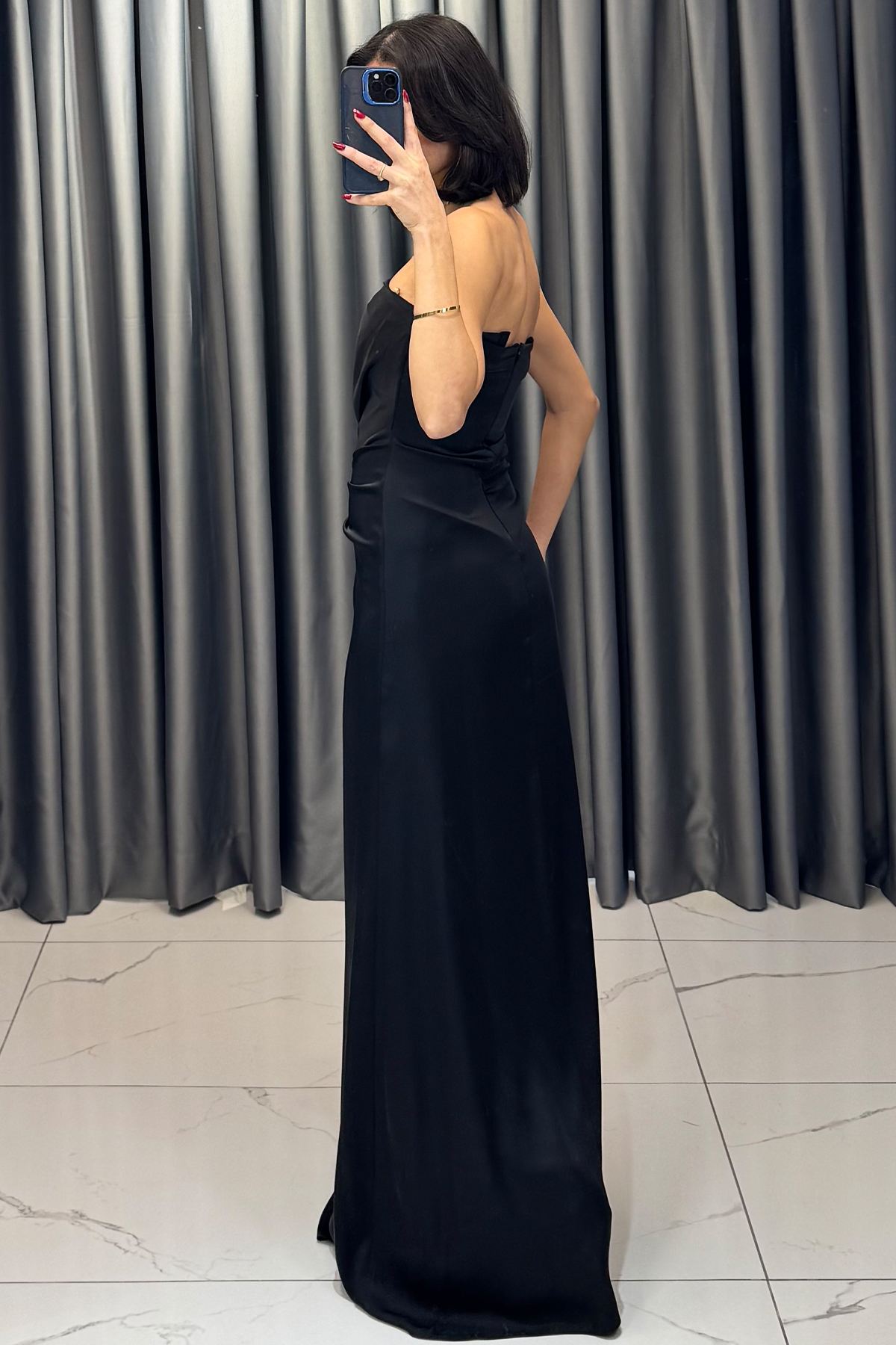 Aksesuar Detaylı Straplez Saten Abiye Siyah - Görsel 5