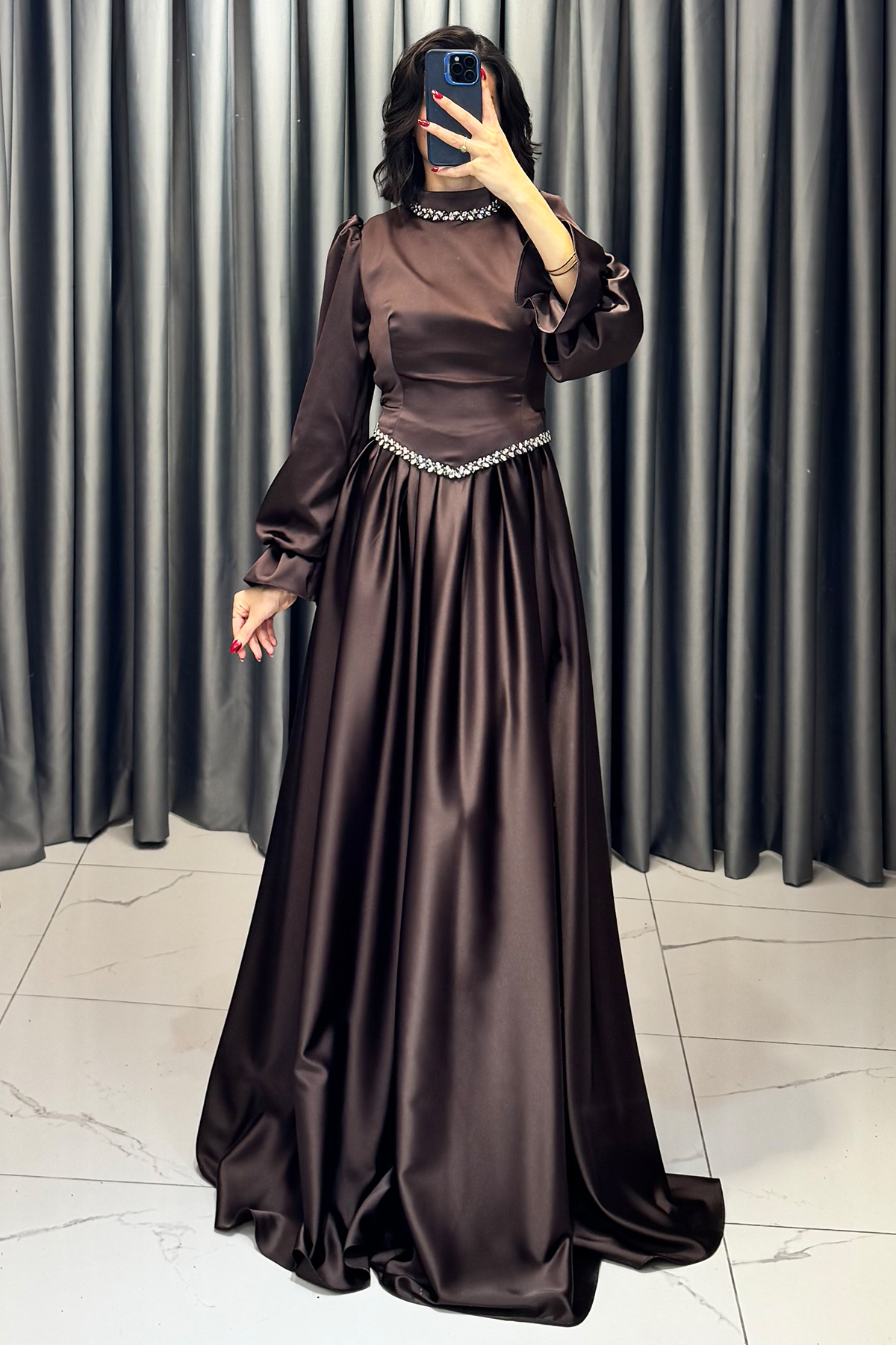 Balon Kollu Yakası ve Bilekleri Taş İşlemeli Tesettür Abiye Kahve