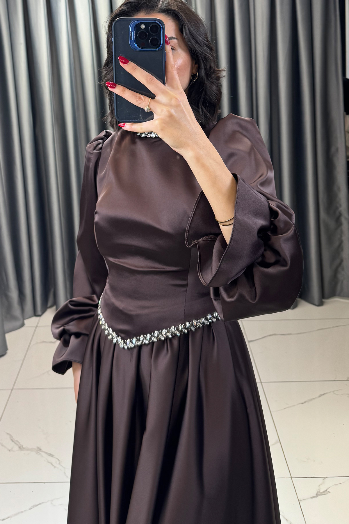 Balon Kollu Yakası ve Bilekleri Taş İşlemeli Tesettür Abiye Kahve - Görsel 4