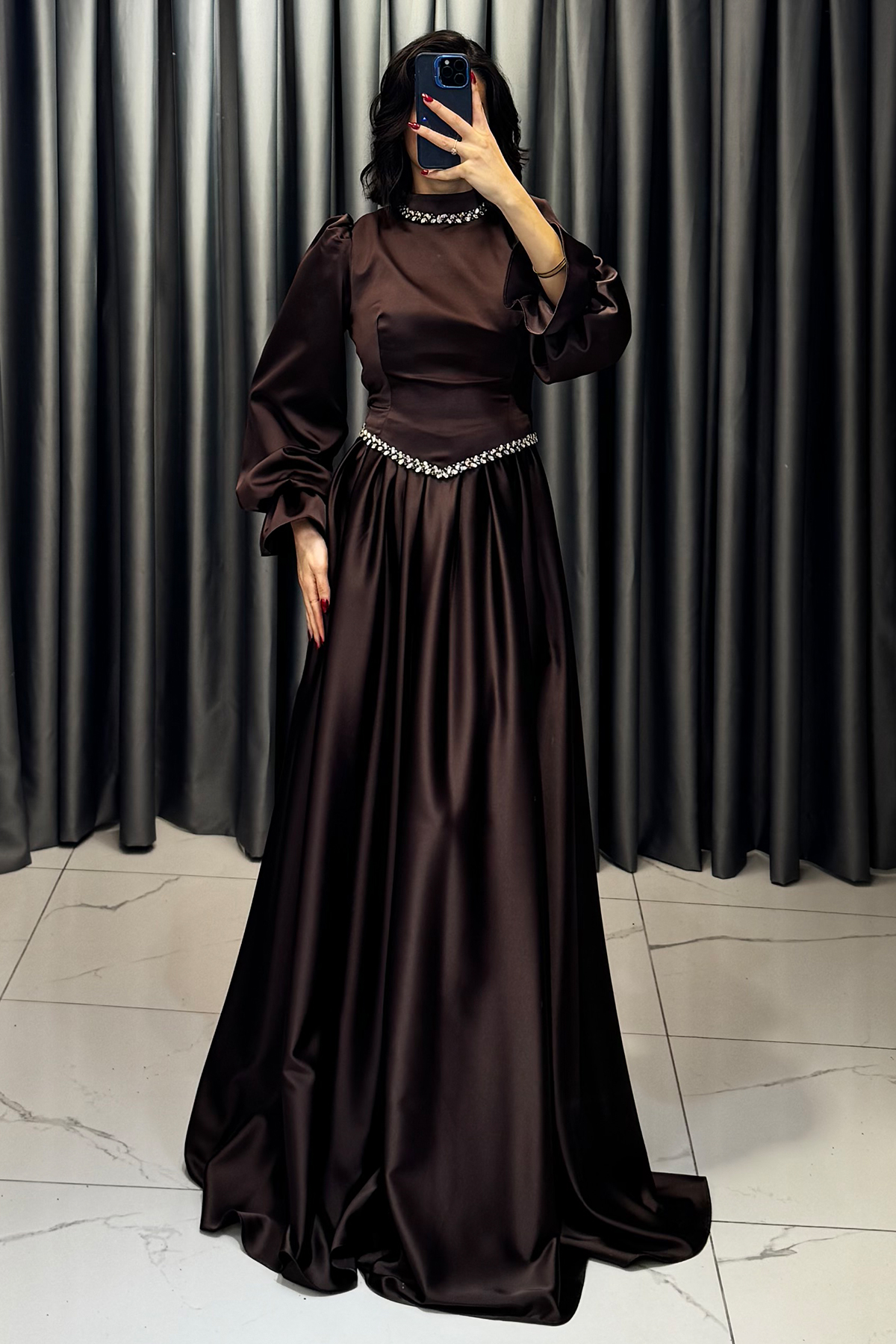 Balon Kollu Yakası ve Bilekleri Taş İşlemeli Tesettür Abiye Kahve - Görsel 5