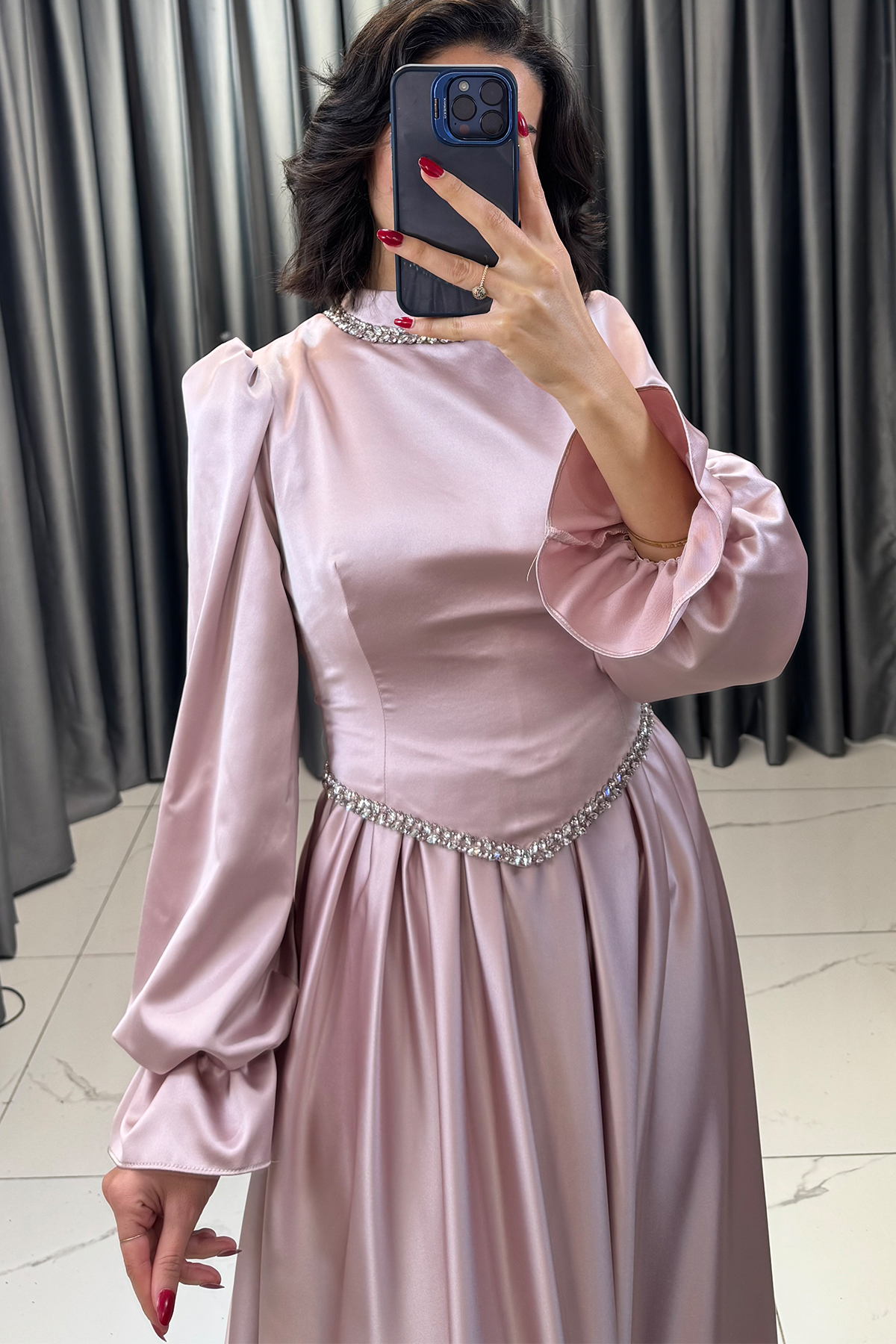 Balon Kollu Yakası ve Bilekleri Taş İşlemeli Tesettür Abiye Pudra - Görsel 3