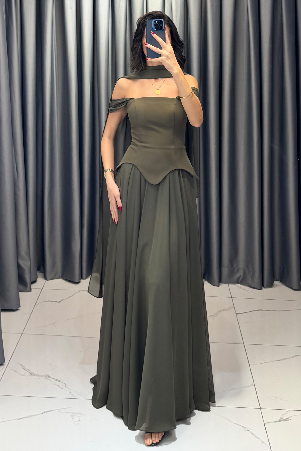 Belden Oturtmalı Düşük Kollu Şal Detaylı Abiye Haki