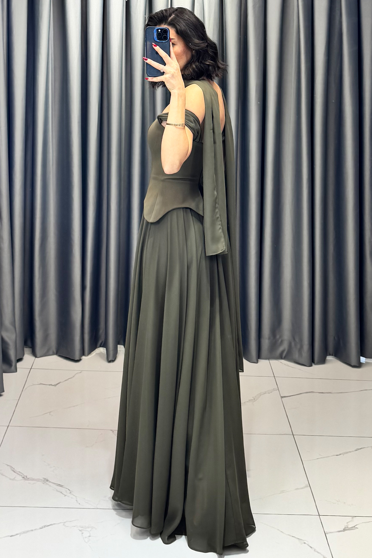 Belden Oturtmalı Düşük Kollu Şal Detaylı Abiye Haki - Görsel 5