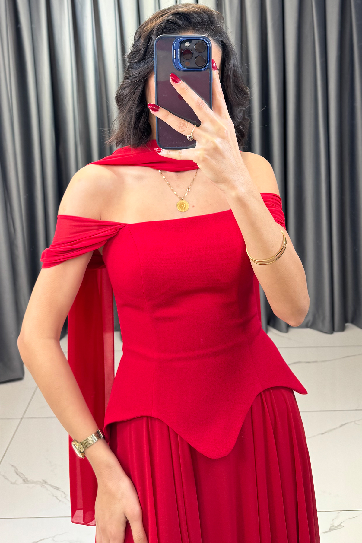 Belden Oturtmalı Düşük Kollu Şal Detaylı Abiye Kırmızı - Görsel 4