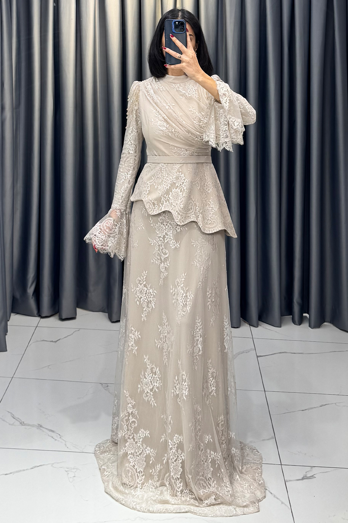 Boncuk Detaylı Beli Kemerli Abiye Bej