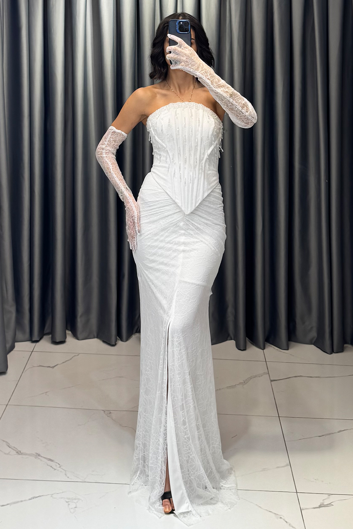 Boncuk İşlemeli Dantelli Şal Detaylı Uzun Abiye Beyaz