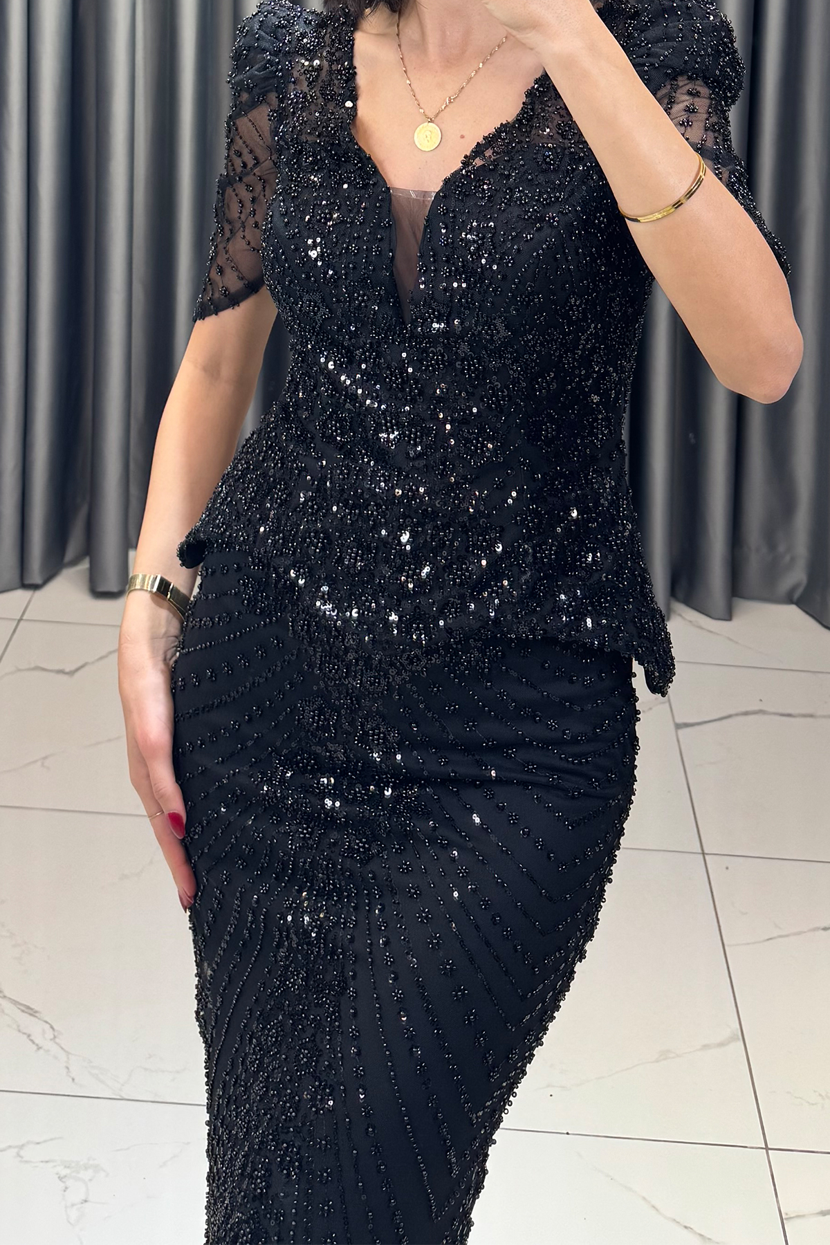 Boncuk İşlemeli Kol Detaylı Balık Model Abiye Siyah - Görsel 2