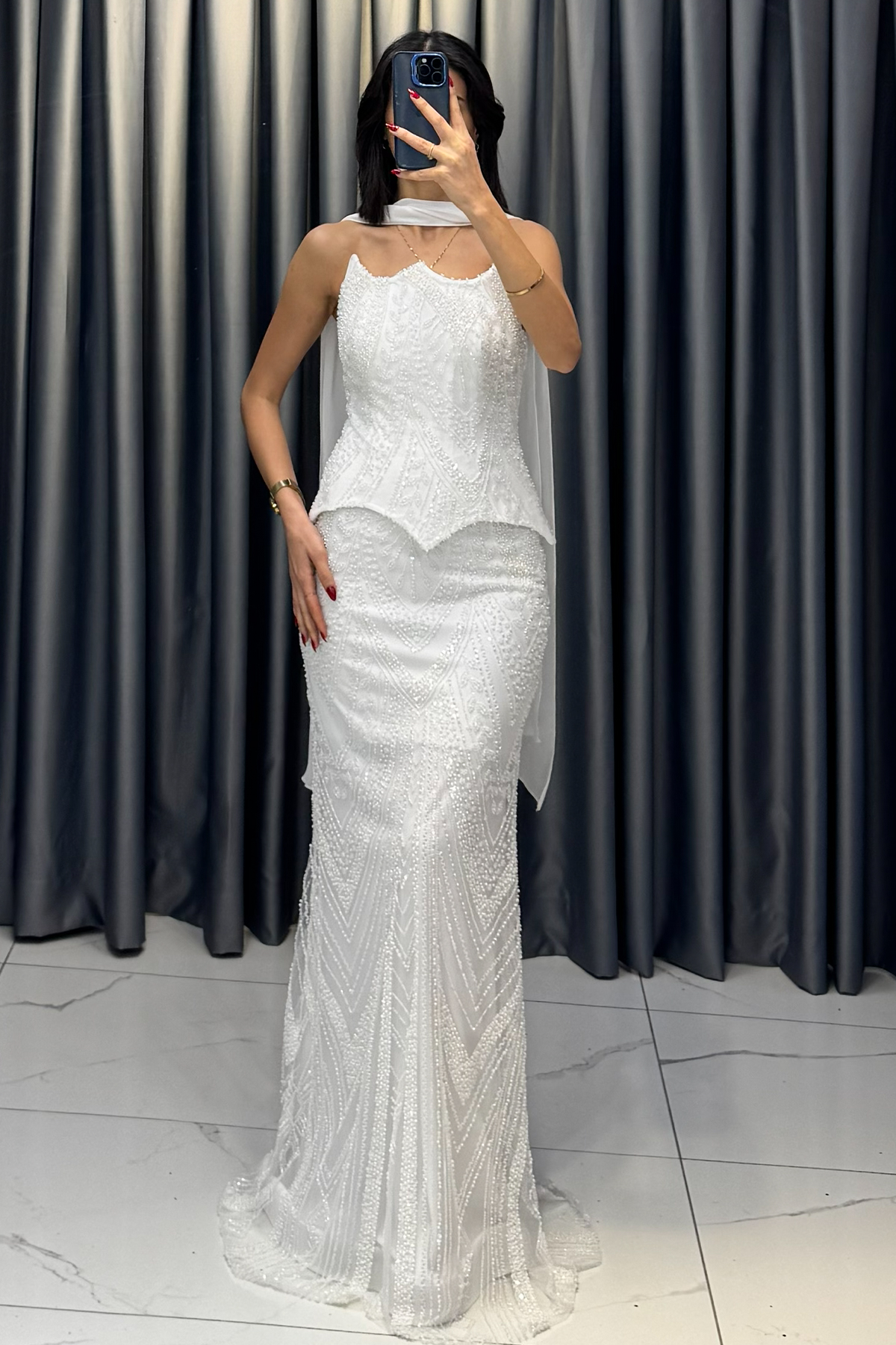 Boncuk İşlemeli Şal Detaylı Korsajlı Balık Model Abiye Beyaz