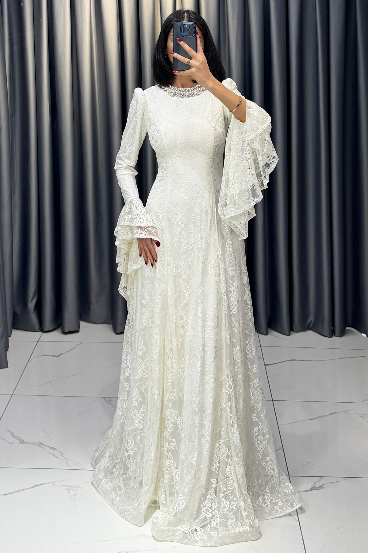 Boynu Taş İşlemeli Yarasa Kollu Arkası İpli Abiye Ekru