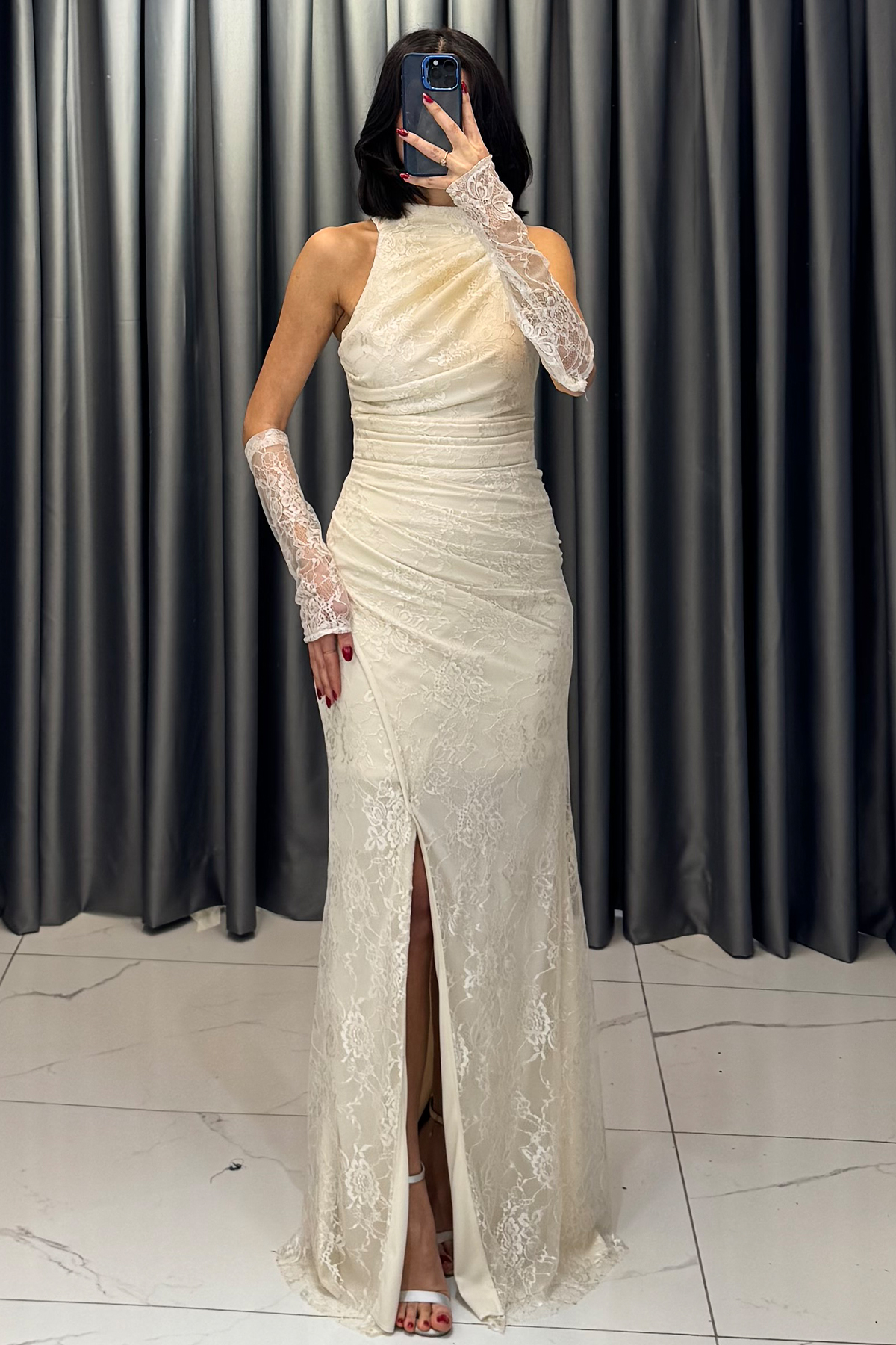 Dantel İşlemeli Halter Yaka Eldiven Detaylı Yırtmaçlı Abiye Bej