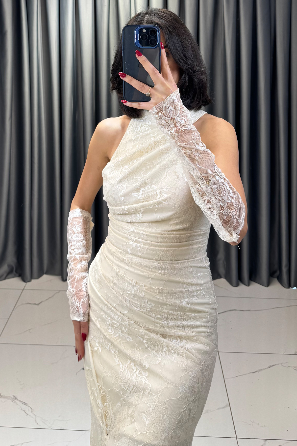 Dantel İşlemeli Halter Yaka Eldiven Detaylı Yırtmaçlı Abiye Bej - Görsel 4