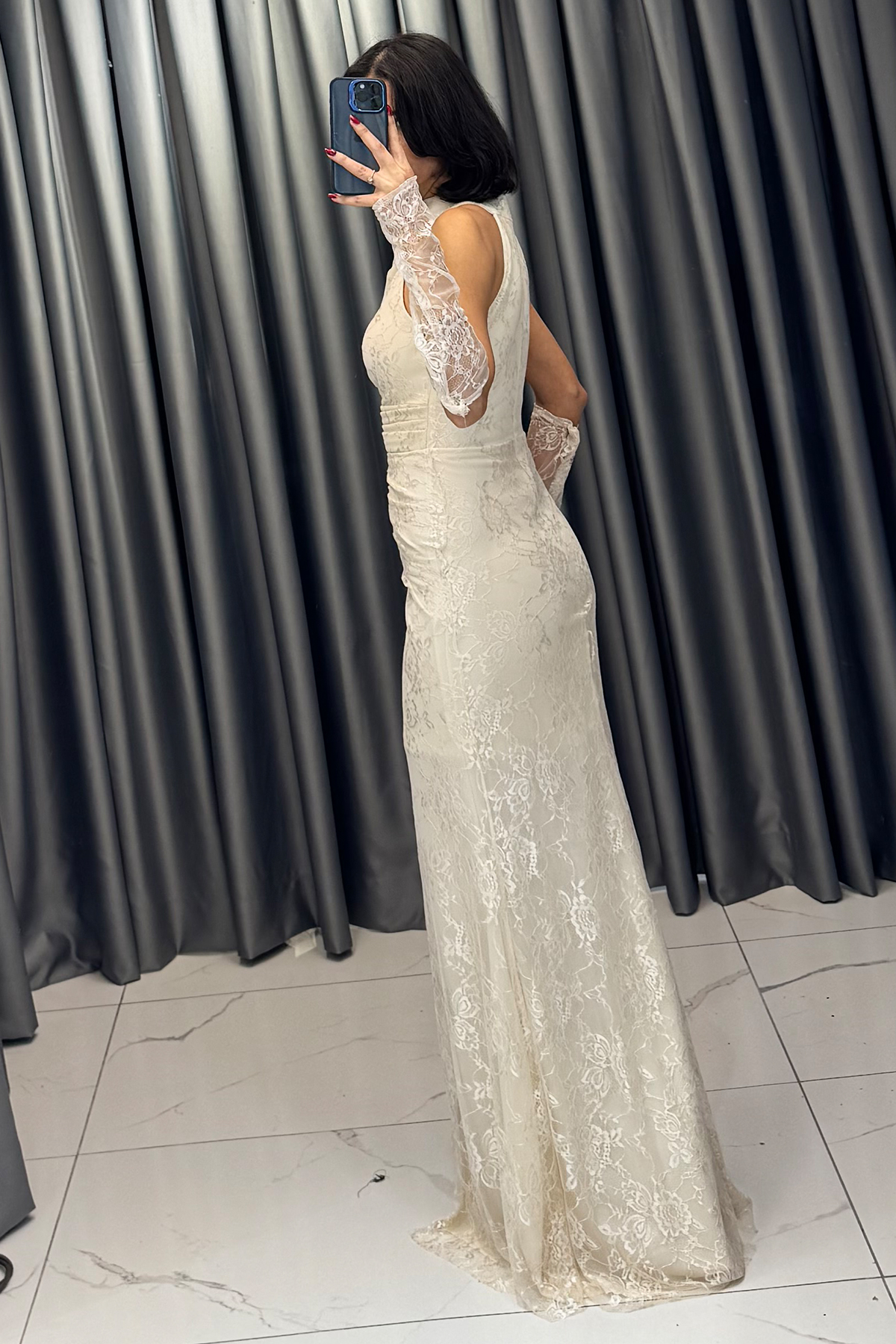 Dantel İşlemeli Halter Yaka Eldiven Detaylı Yırtmaçlı Abiye Bej - Görsel 6