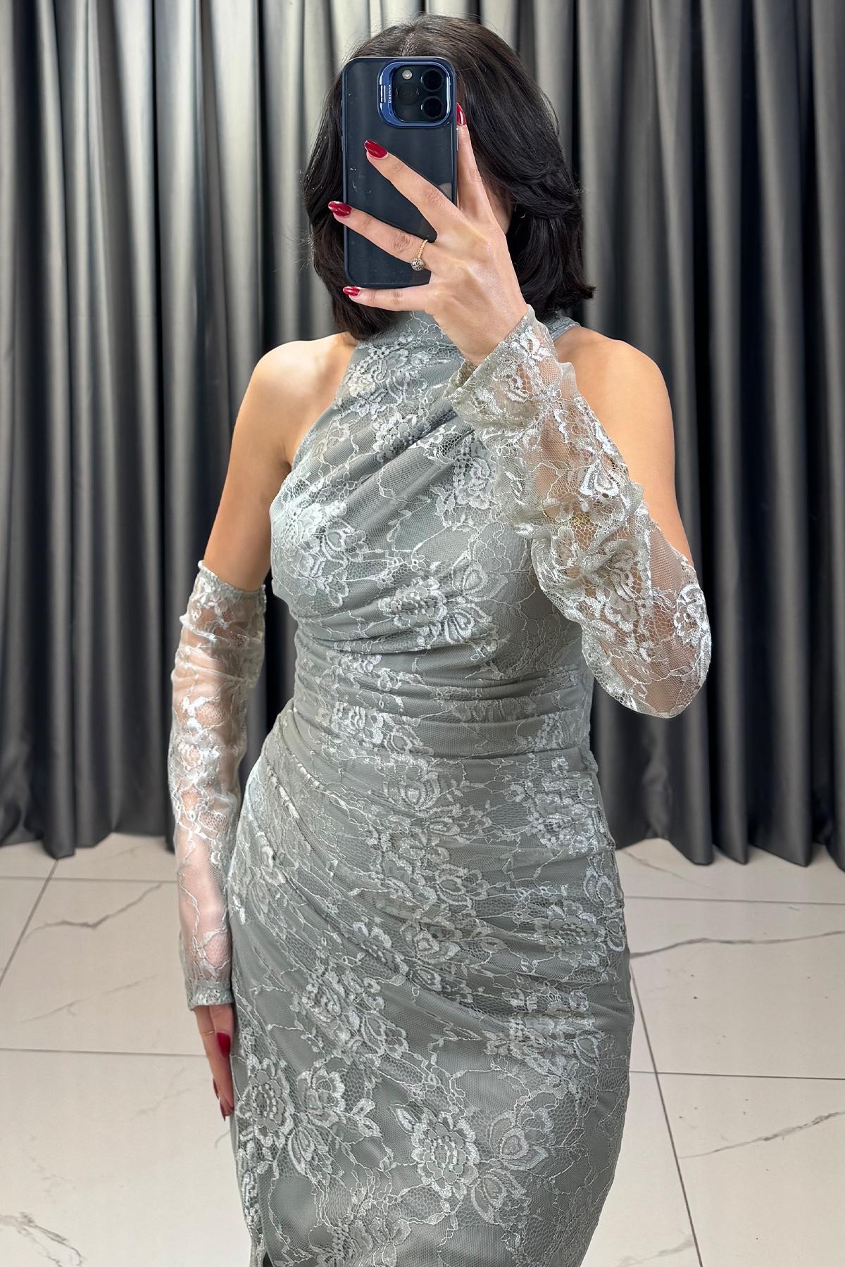 Dantel İşlemeli Halter Yaka Eldiven Detaylı Yırtmaçlı Abiye Mint - Görsel 4