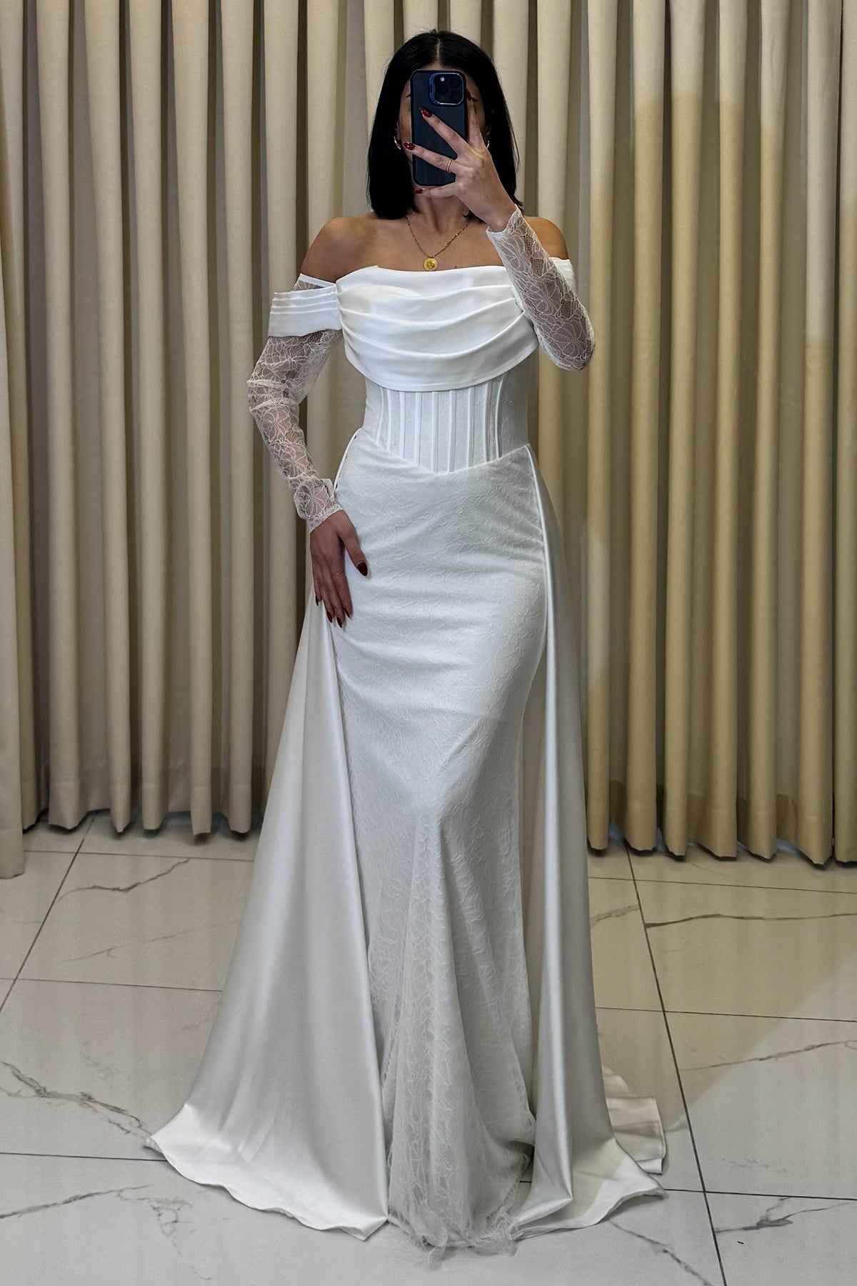 Düşük Kollu Lez Dantel Pelerinli Abiye Beyaz