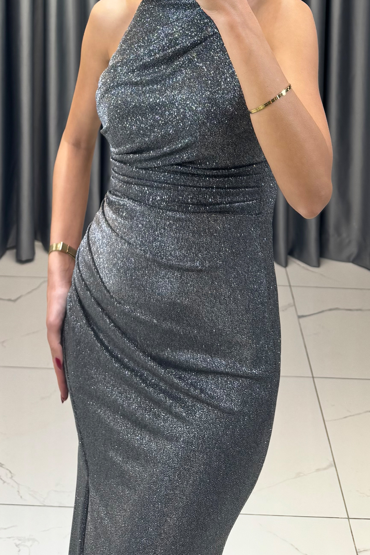 Halter Yaka Yırtmaçlı Sim Detaylı Balık Model Abiye Gümüş - Görsel 2