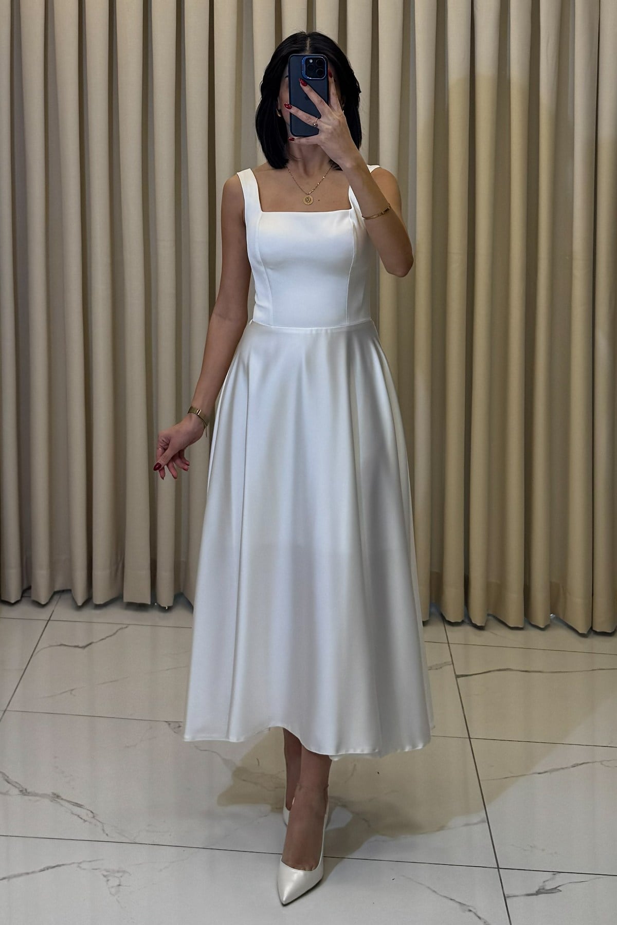 Kare Yaka Sırtı Bağcıklı Kısa Abiye Beyaz