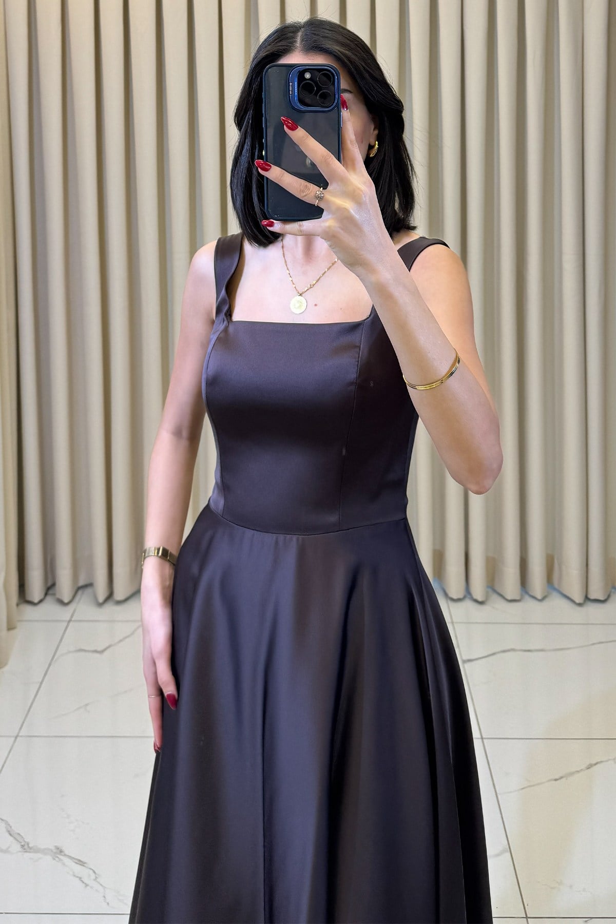 Kare Yaka Sırtı Bağcıklı Kısa Abiye Kahve - Görsel 4