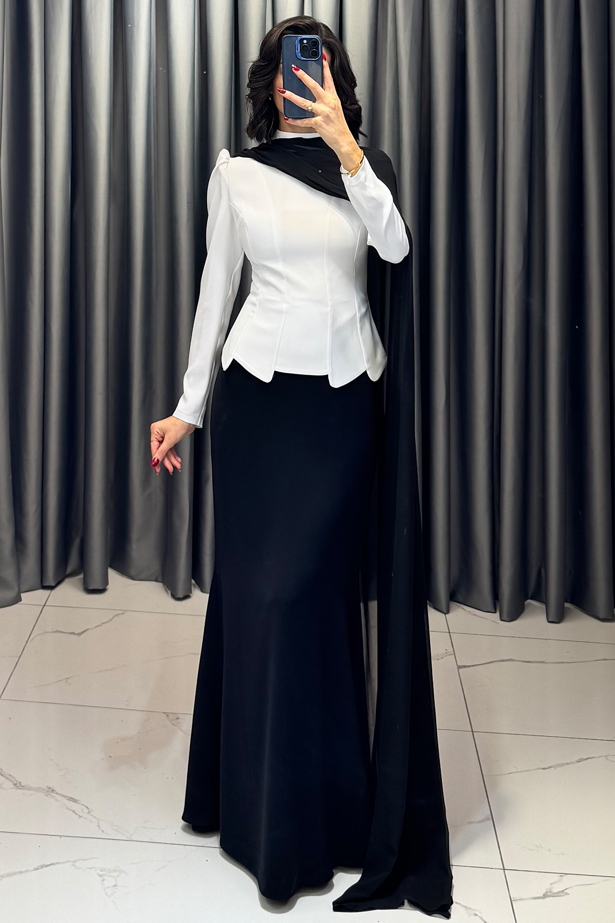 Lazer Kesimli Şal Detaylı Balık Formunda Tesettür Abiye Beyaz-Siyah