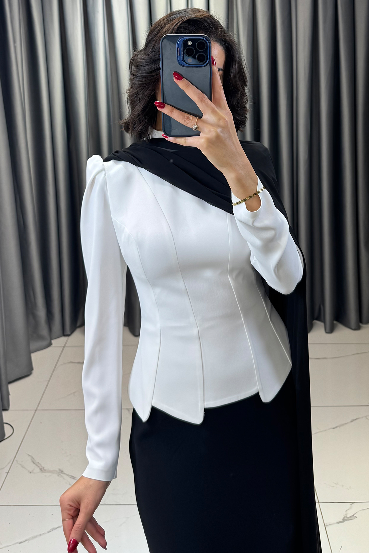 Lazer Kesimli Şal Detaylı Balık Formunda Tesettür Abiye Beyaz-Siyah - Görsel 4