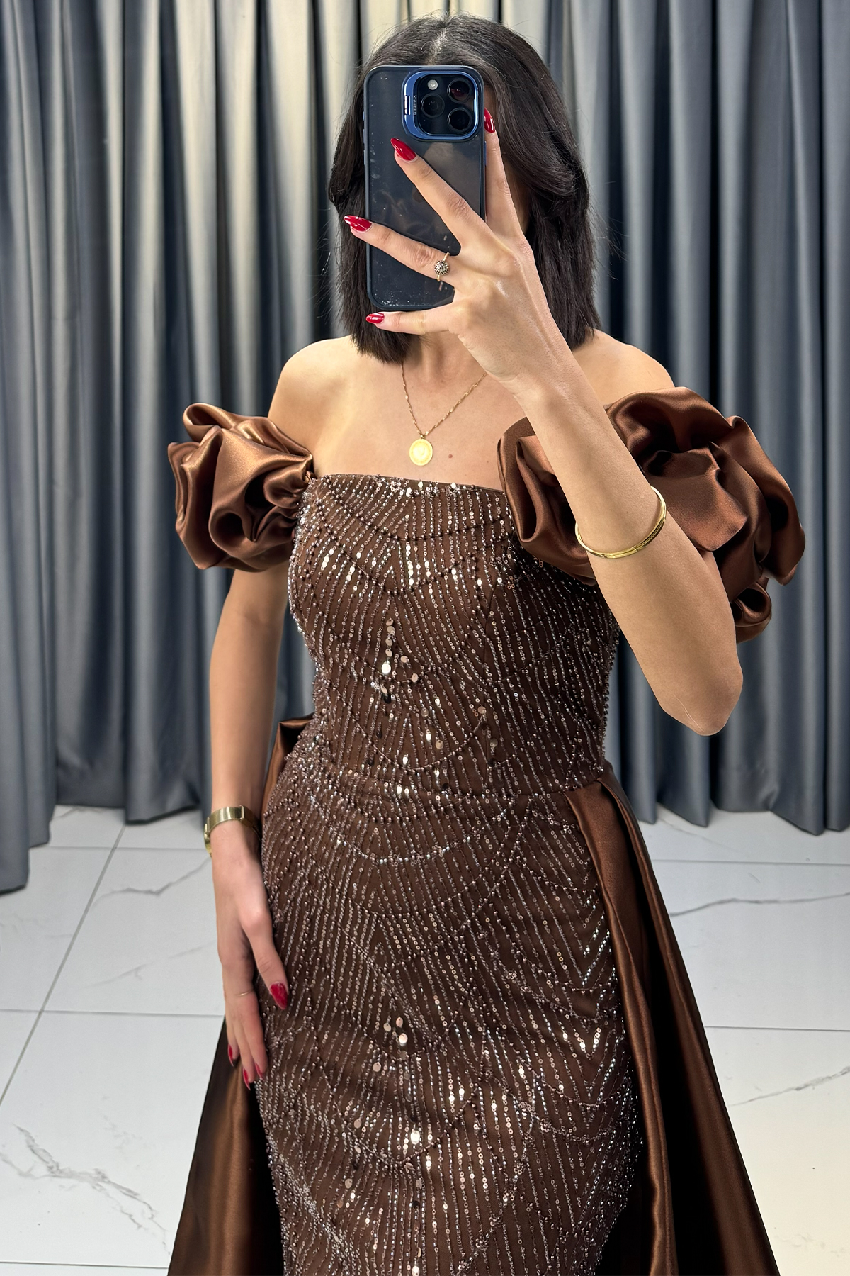 Payet ve Boncuk İşlemeli Balon Kollu Pelerinli Straplez Abiye Kahve - Görsel 4