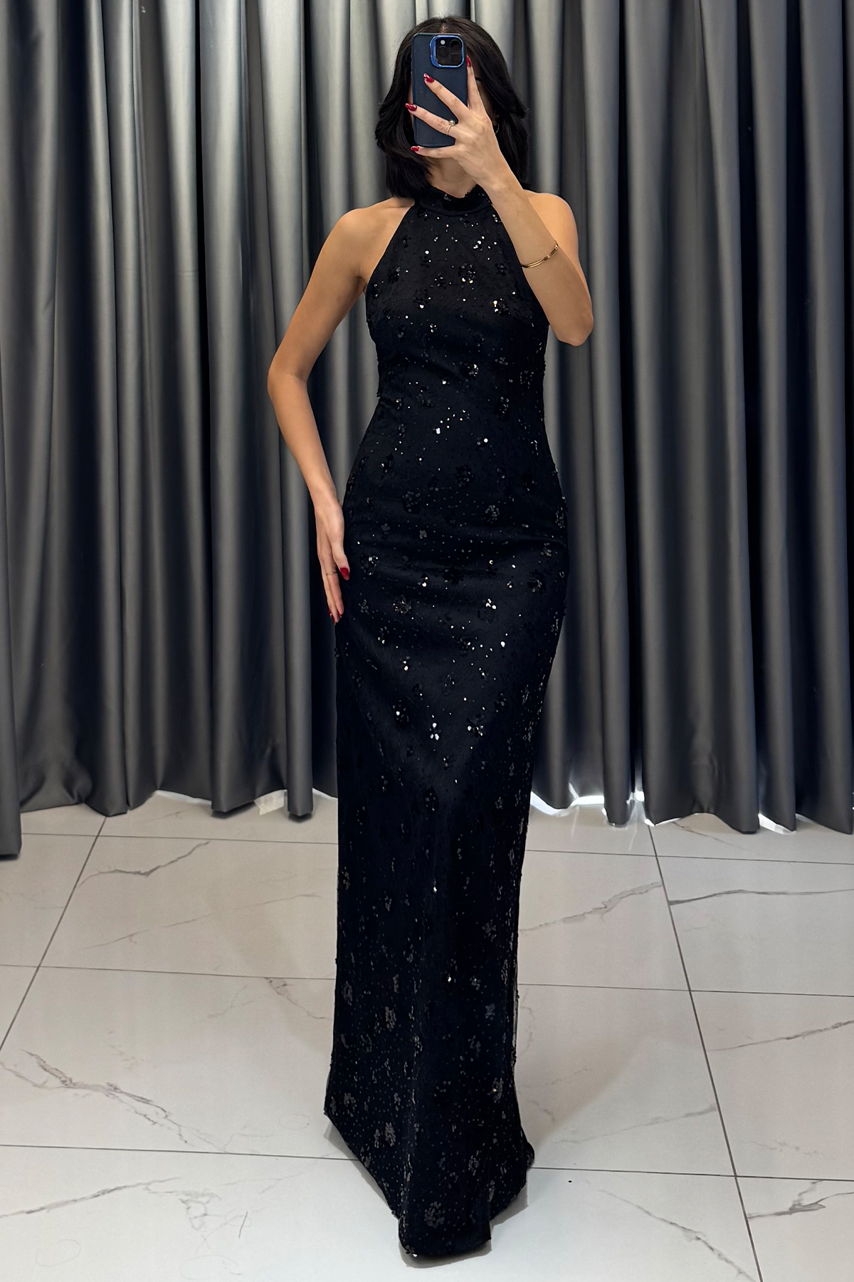 Pul Payet İşlemeli Sırt Dekolteli Halter Yaka Uzun Abiye Siyah