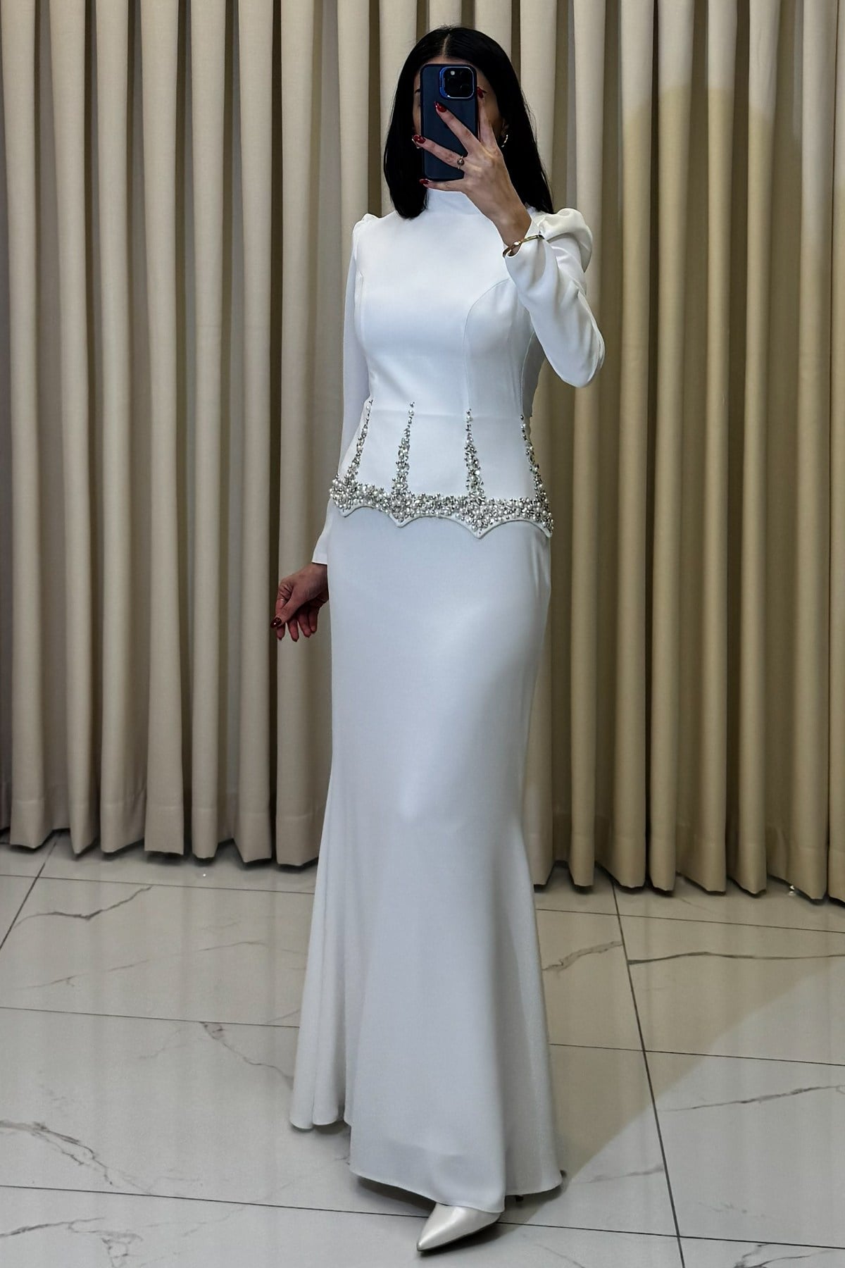 Taş Detaylı Belden Oturtmalı Balık Formunda Tesettür Abiye Beyaz - Görsel 3