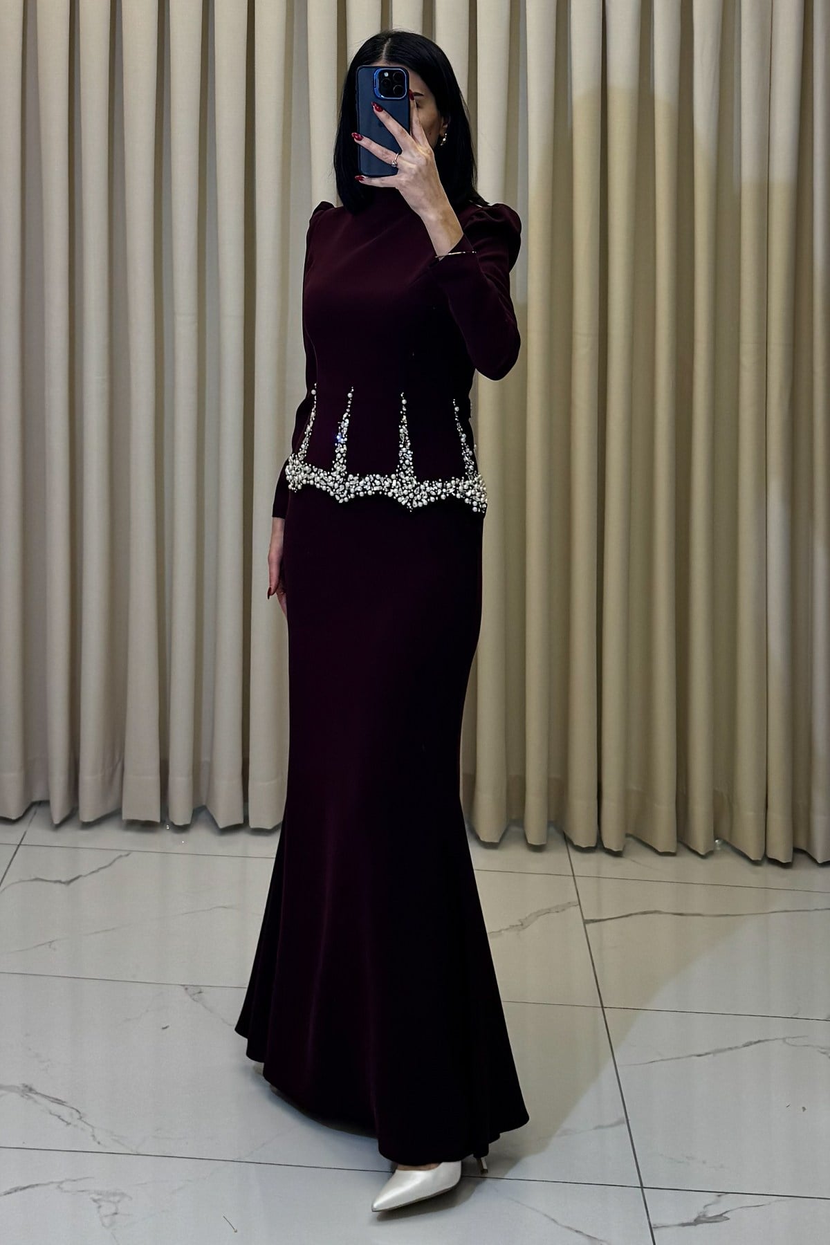 Taş Detaylı Belden Oturtmalı Balık Formunda Tesettür Abiye Bordo - Görsel 3