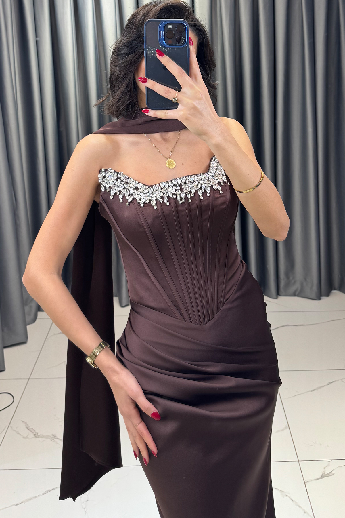 Taş İşlemeli Belden Drapeli Şal Detaylı Straplez Abiye Kahve - Görsel 4