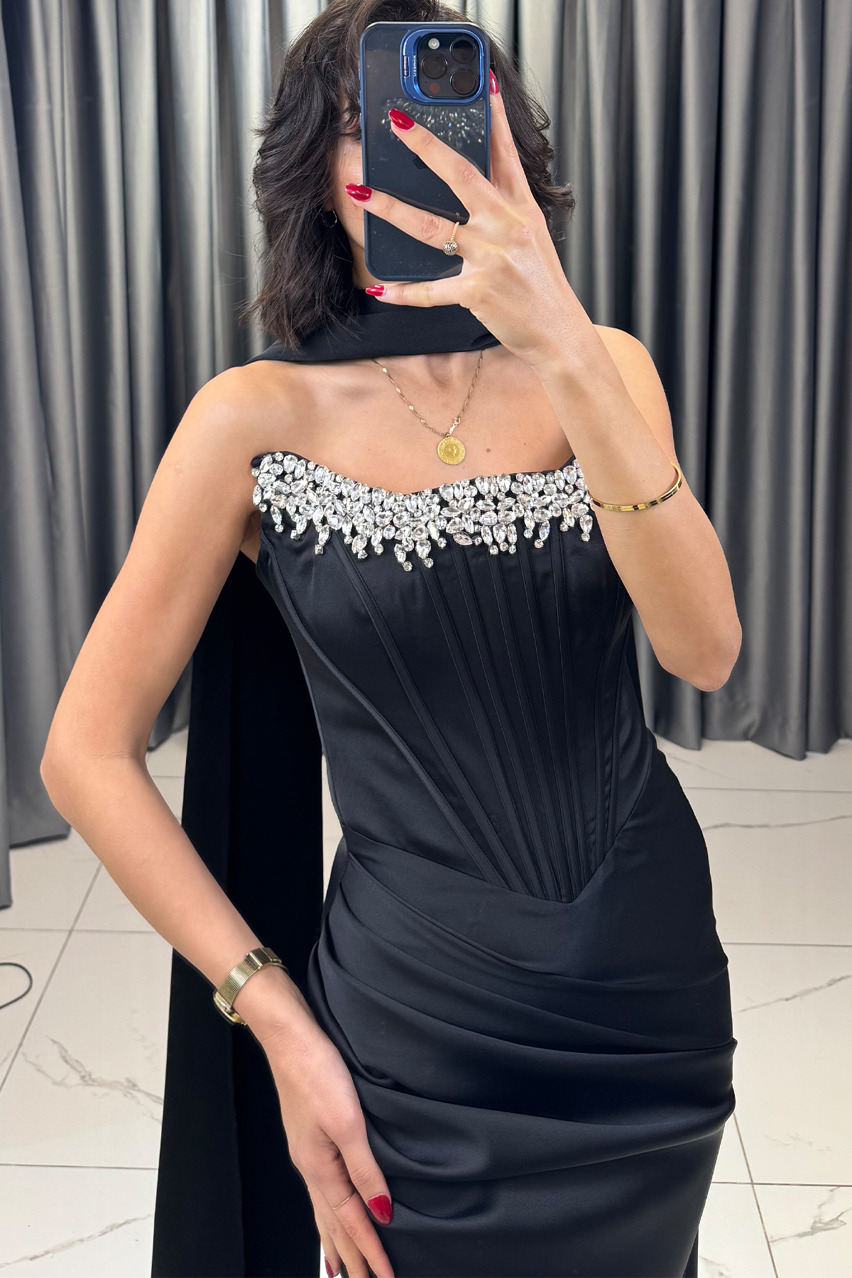 Taş İşlemeli Belden Drapeli Şal Detaylı Straplez Abiye Siyah - Görsel 4