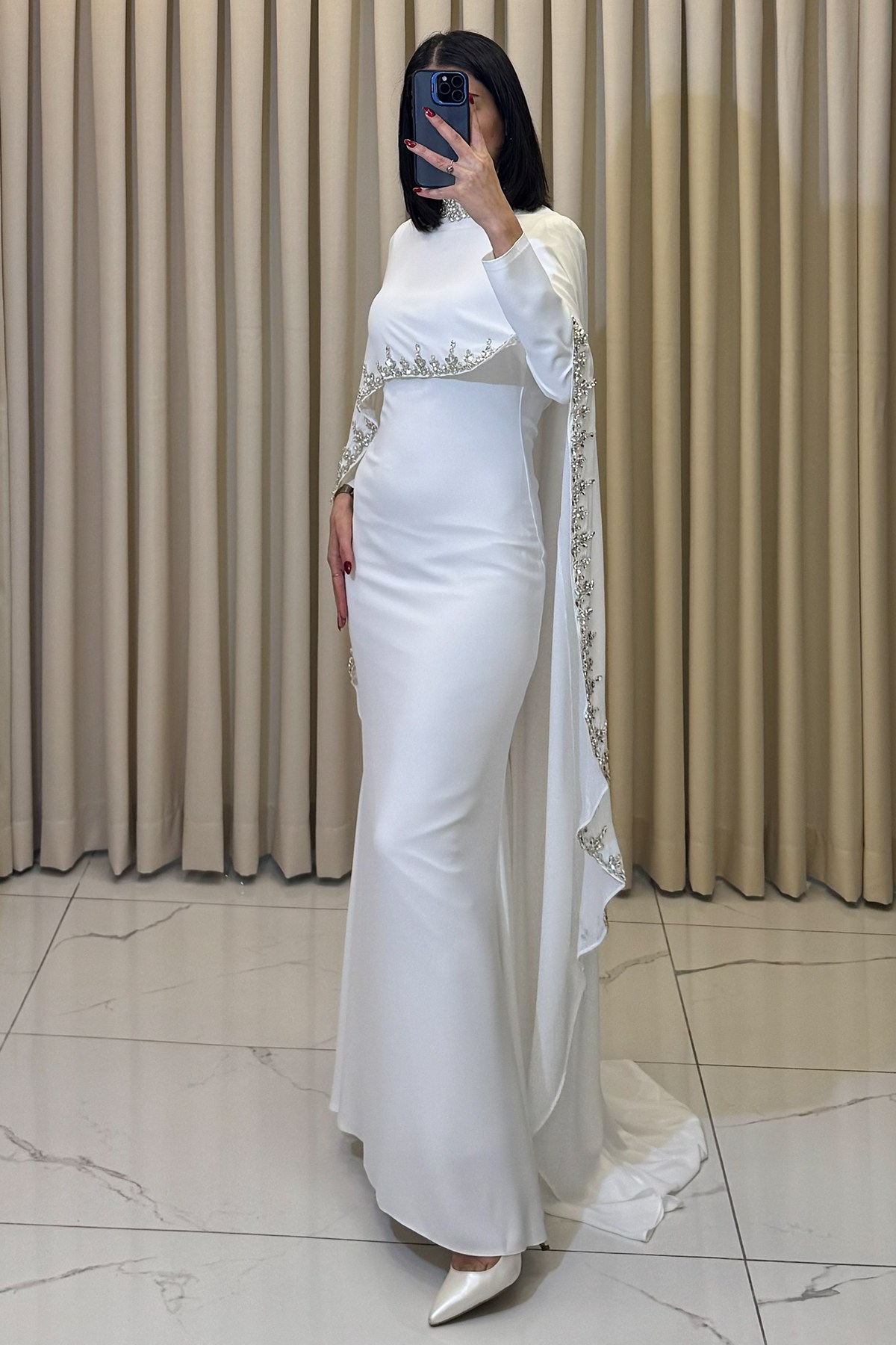 Taş İşlemeli Pelerinli Balık Model Abiye Beyaz - Görsel 3