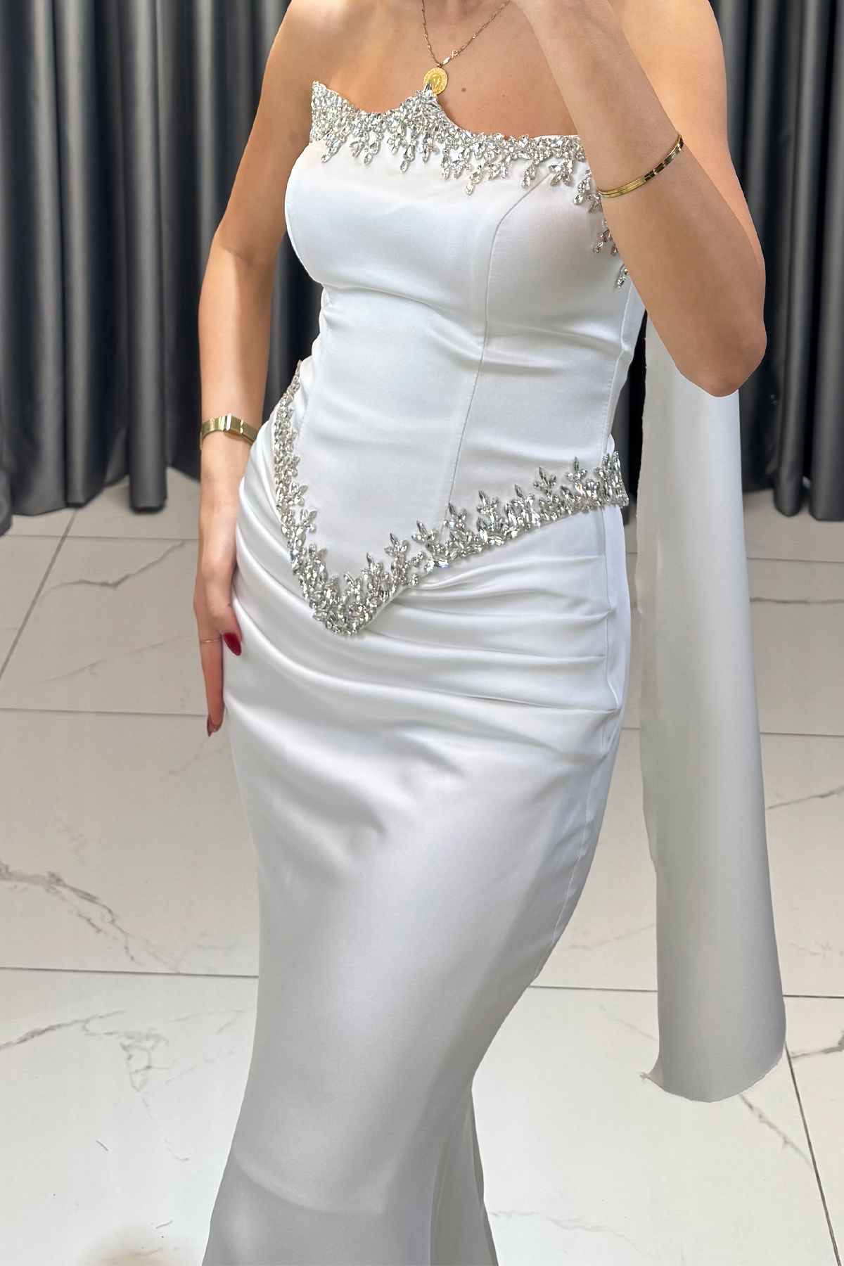 Taş vec Boncuk İşlemeli Belden Oturtmalı Straplez Balık Model Abiye Beyaz - Görsel 2