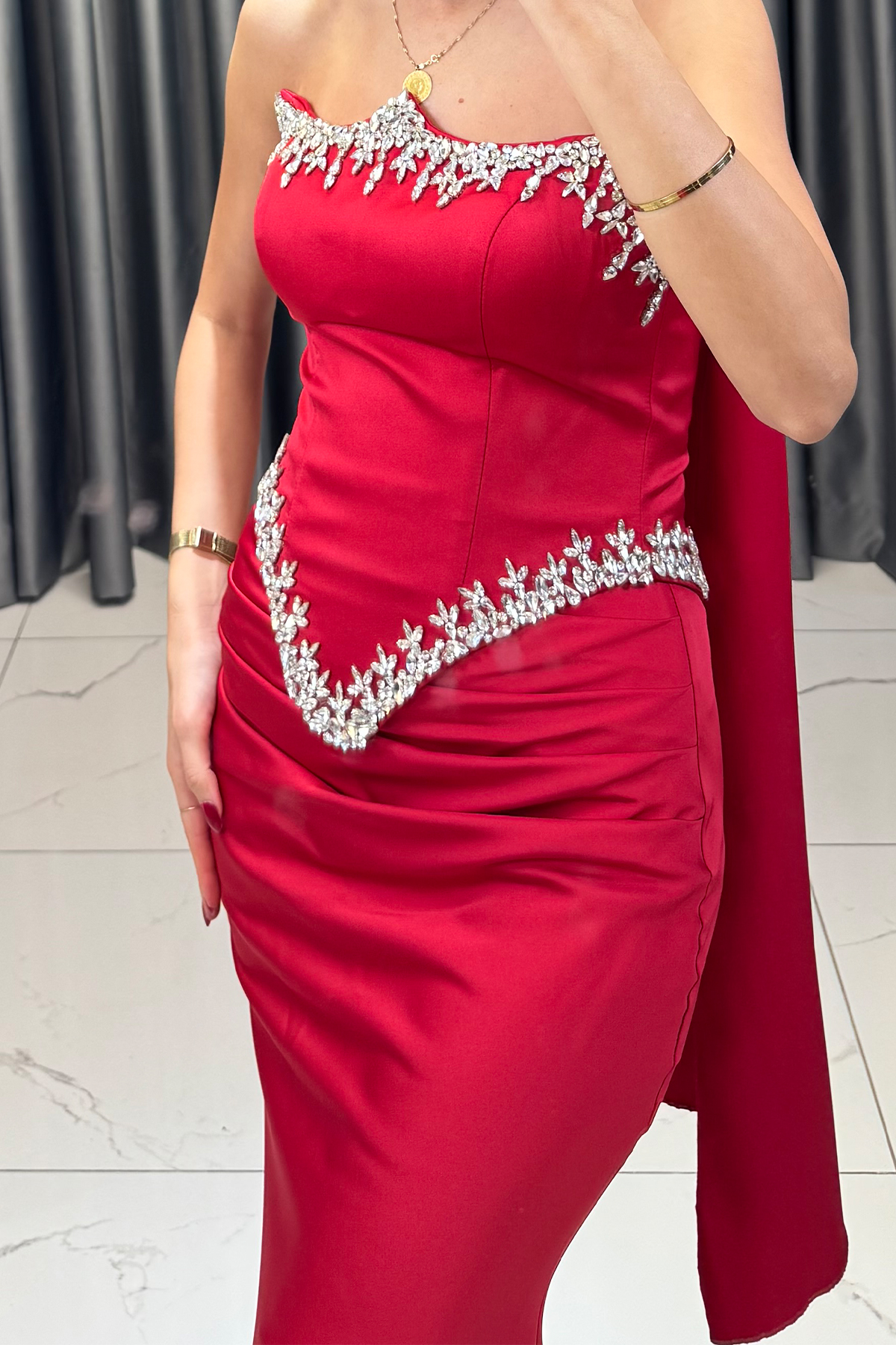 Taş vec Boncuk İşlemeli Belden Oturtmalı Straplez Balık Model Abiye Kırmızı - Görsel 2